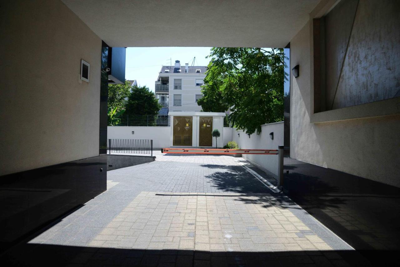 Tesla 70 Apartment With Secure Parking In The Garage Novi Sad Exterior photo