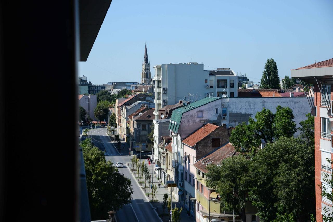 Tesla 70 Apartment With Secure Parking In The Garage Novi Sad Exterior photo