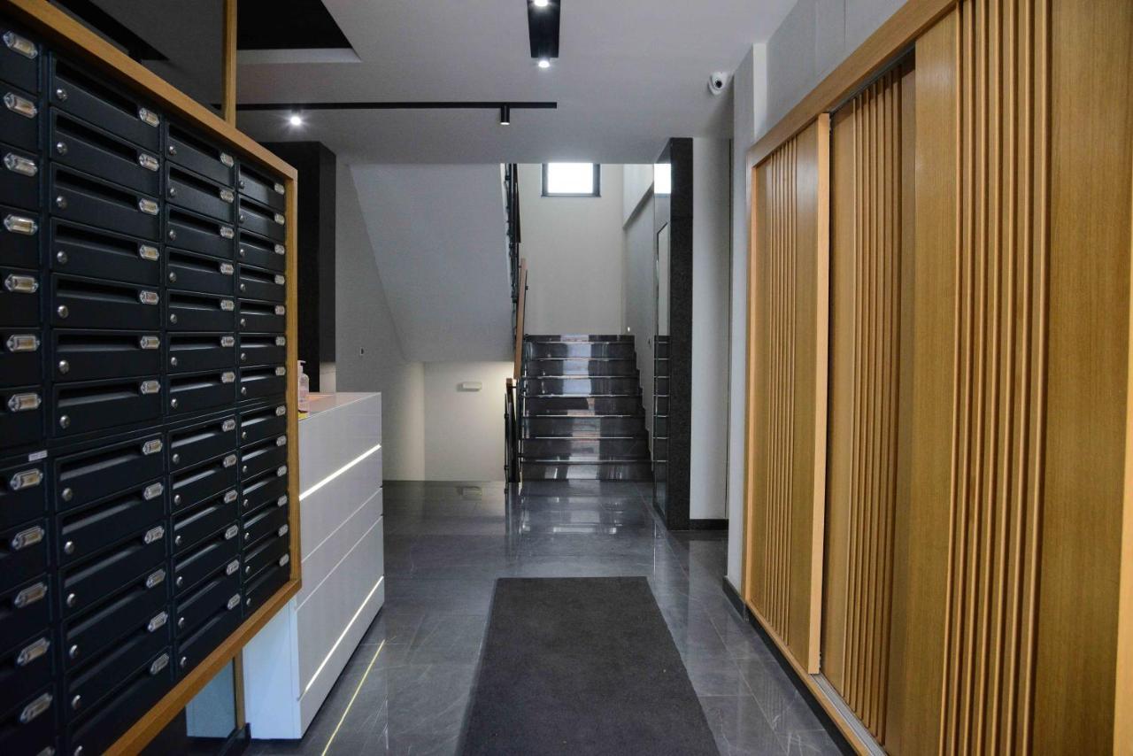 Tesla 70 Apartment With Secure Parking In The Garage Novi Sad Exterior photo