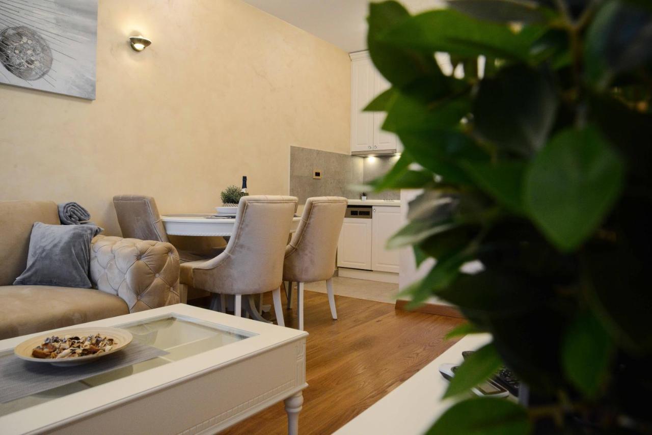 Tesla 70 Apartment With Secure Parking In The Garage Novi Sad Exterior photo