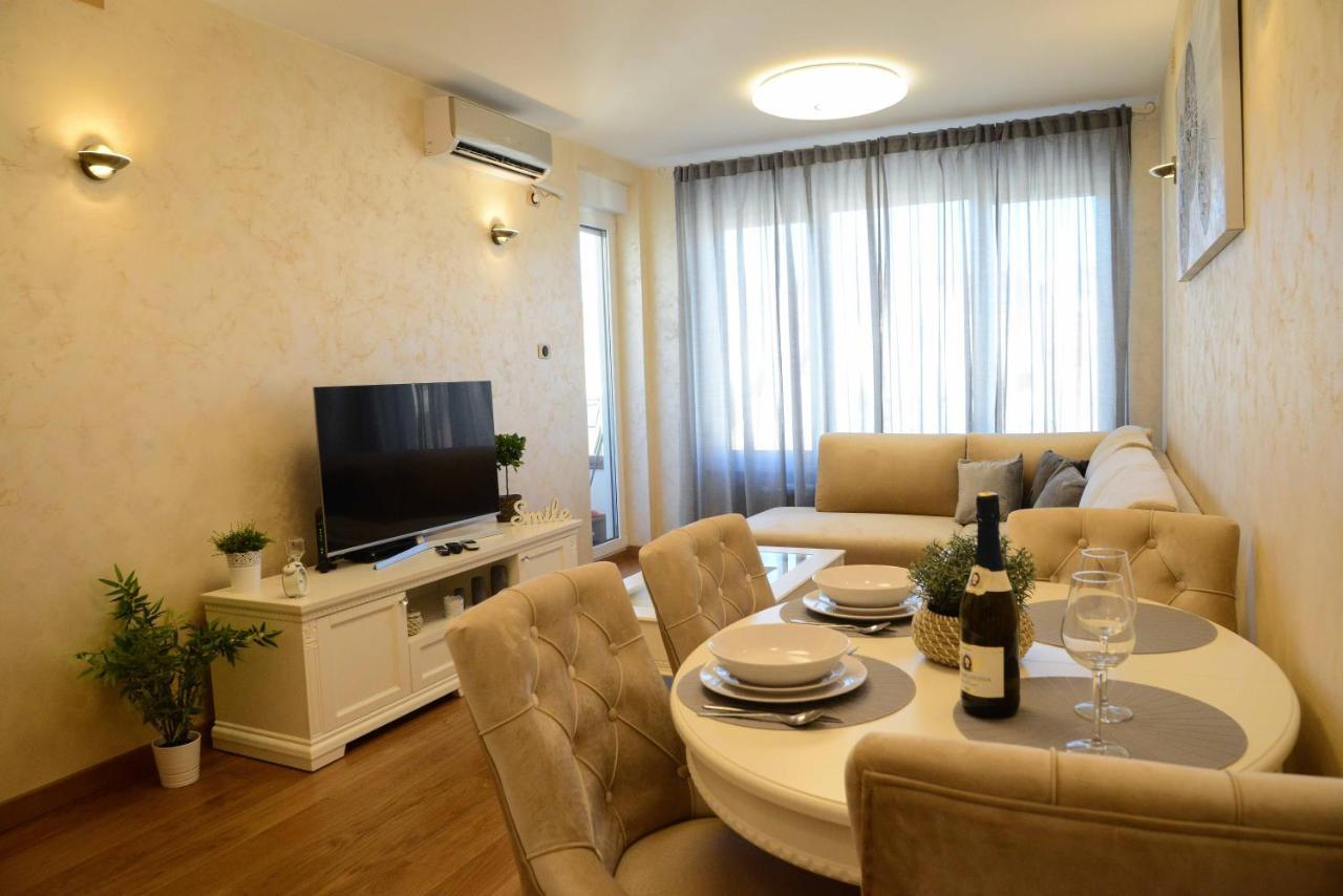 Tesla 70 Apartment With Secure Parking In The Garage Novi Sad Exterior photo