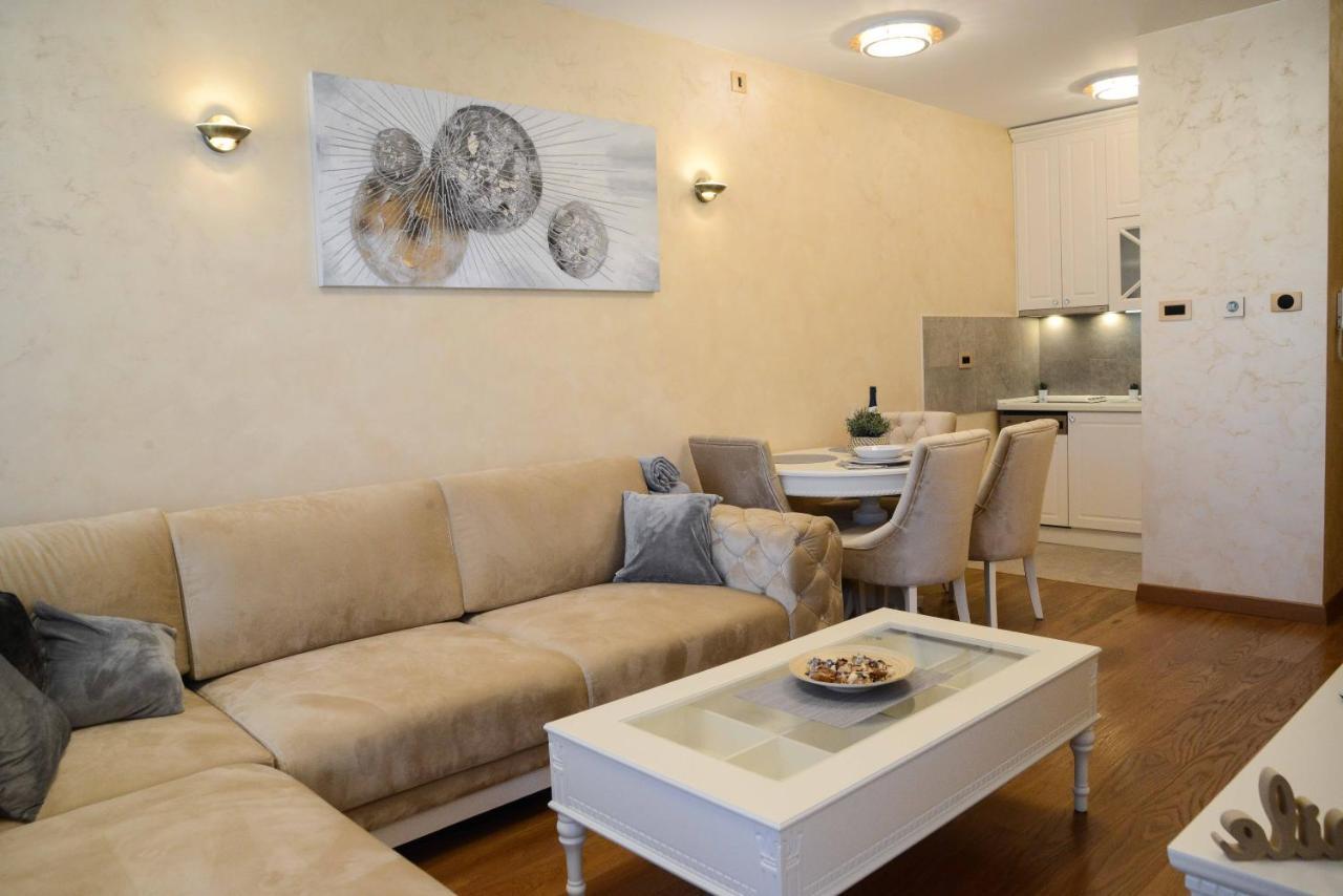 Tesla 70 Apartment With Secure Parking In The Garage Novi Sad Exterior photo