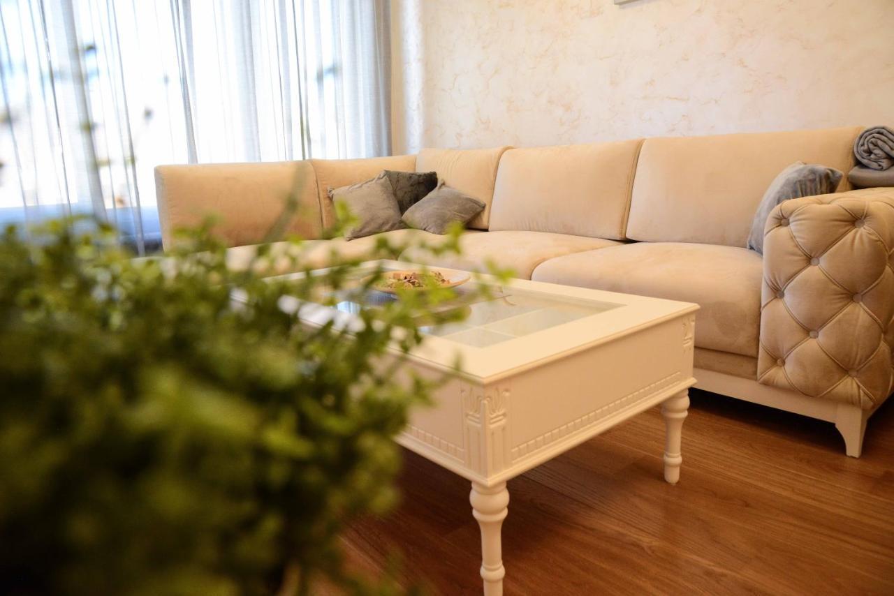 Tesla 70 Apartment With Secure Parking In The Garage Novi Sad Exterior photo