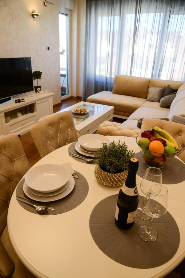 Tesla 70 Apartment With Secure Parking In The Garage Novi Sad Exterior photo