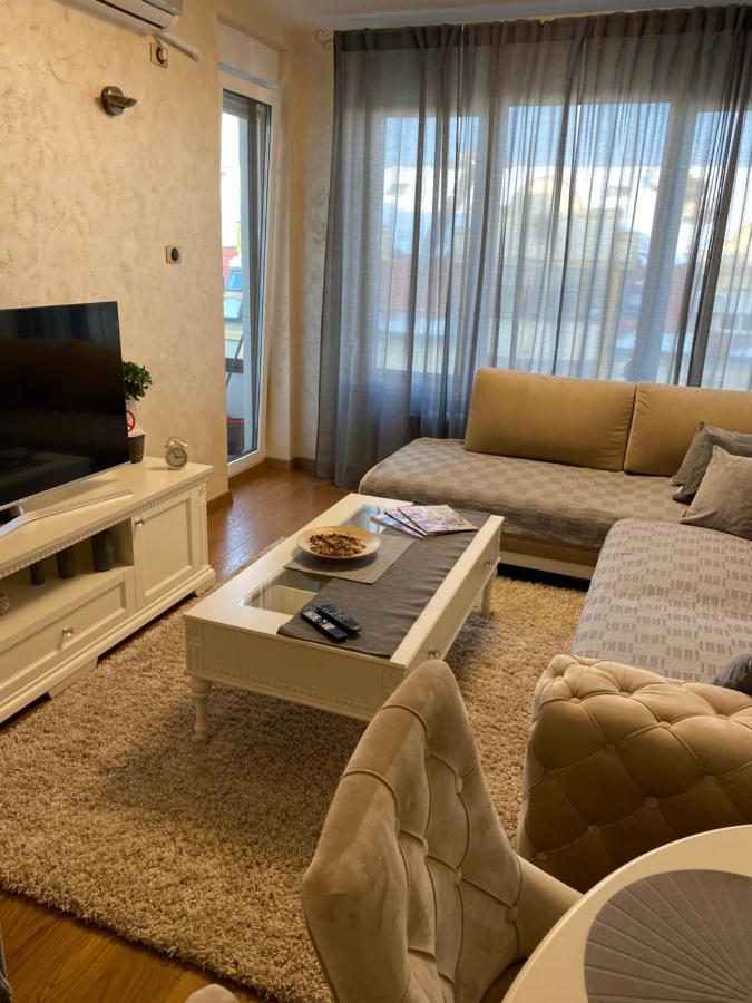 Tesla 70 Apartment With Secure Parking In The Garage Novi Sad Exterior photo