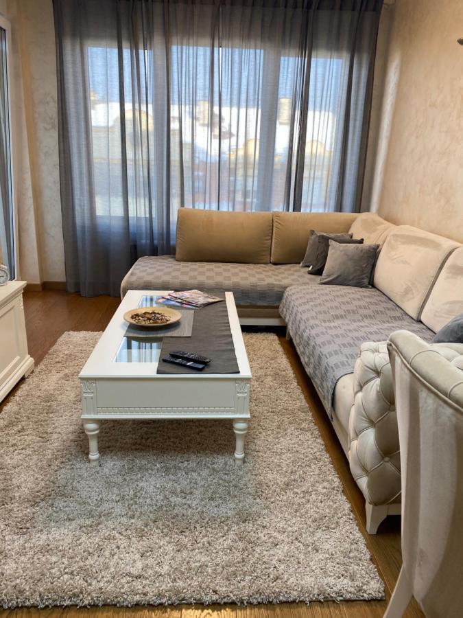 Tesla 70 Apartment With Secure Parking In The Garage Novi Sad Exterior photo